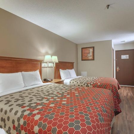 Econo Lodge Lake Mills Buitenkant foto
