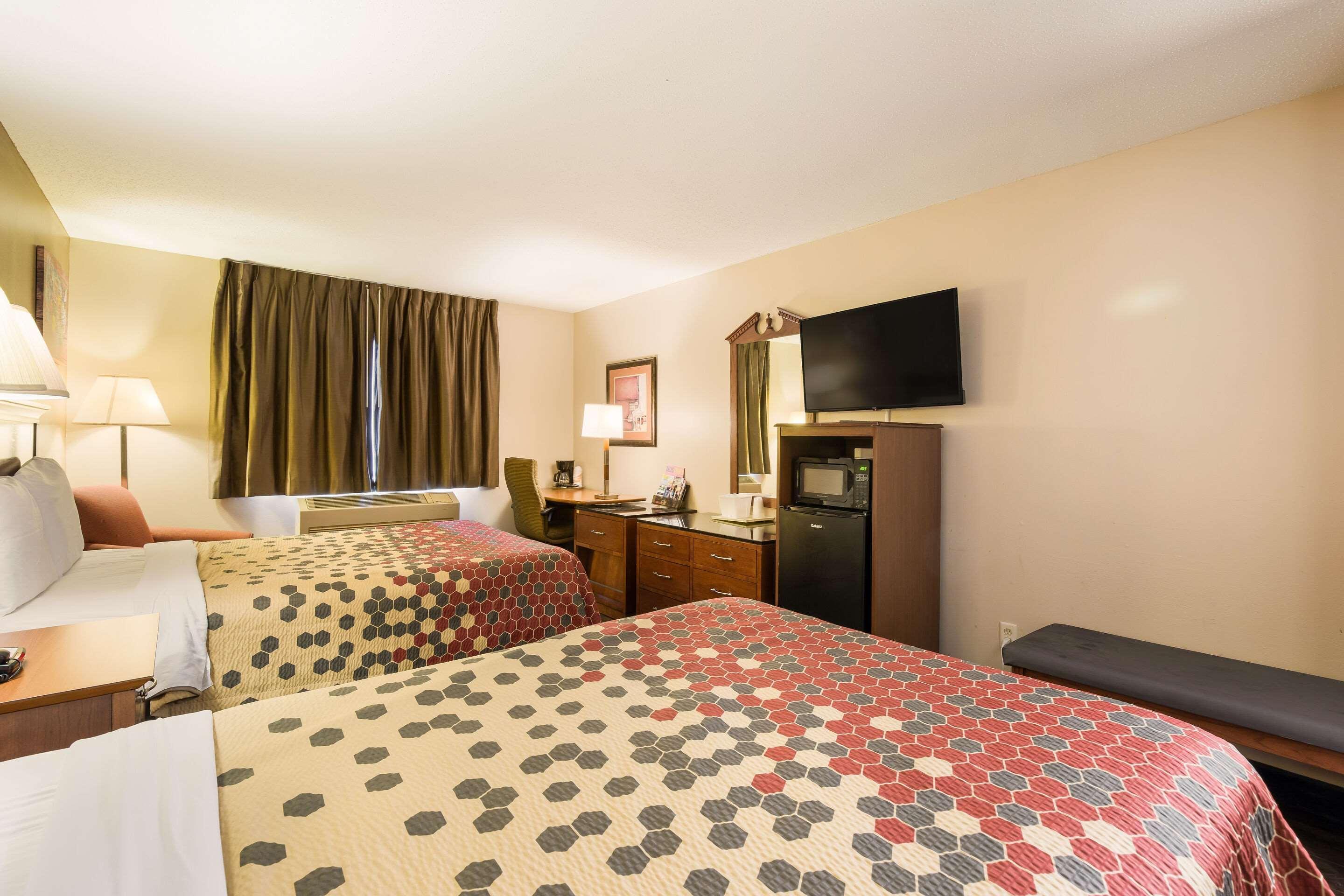 Econo Lodge Lake Mills Buitenkant foto