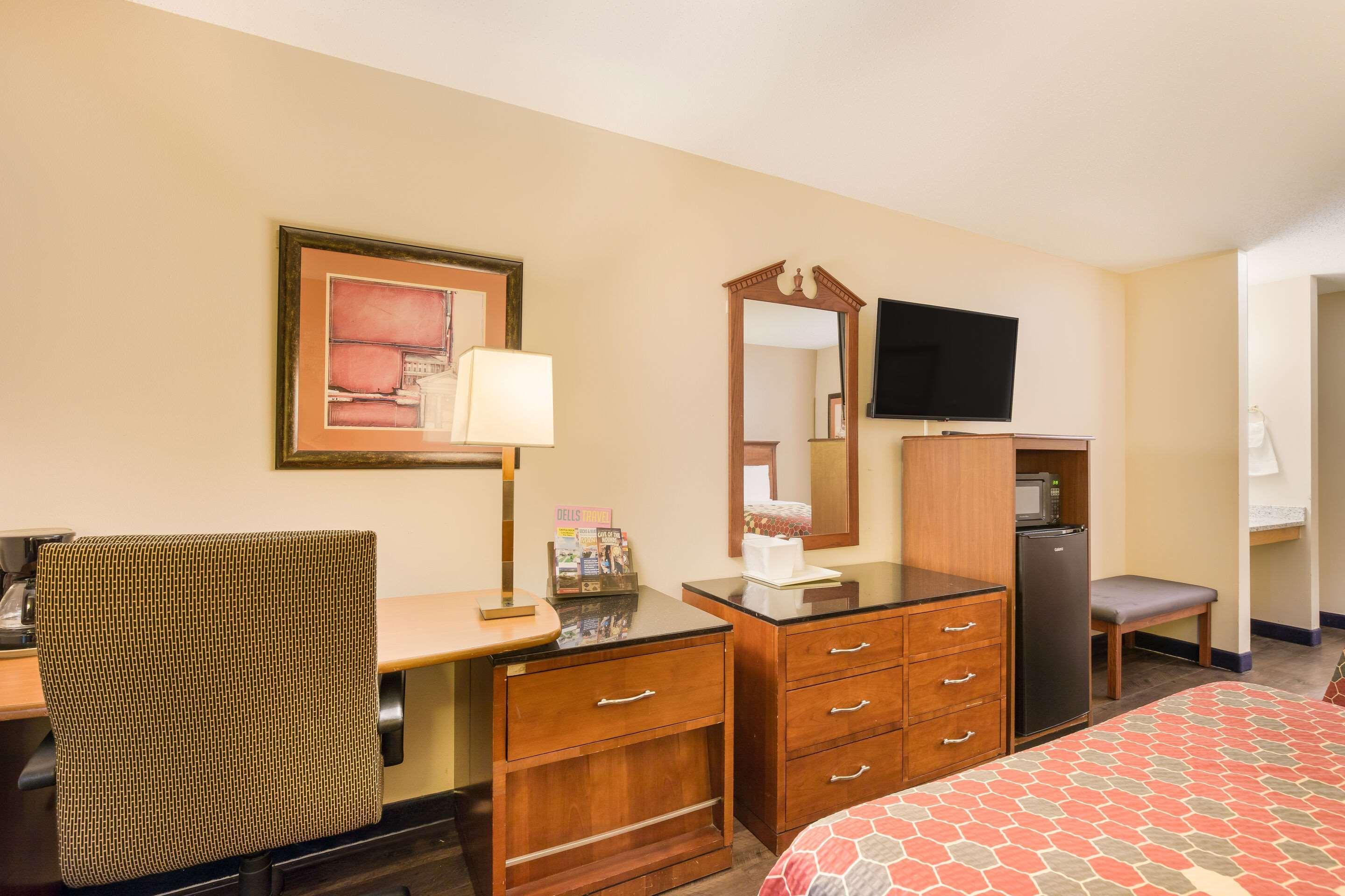 Econo Lodge Lake Mills Buitenkant foto