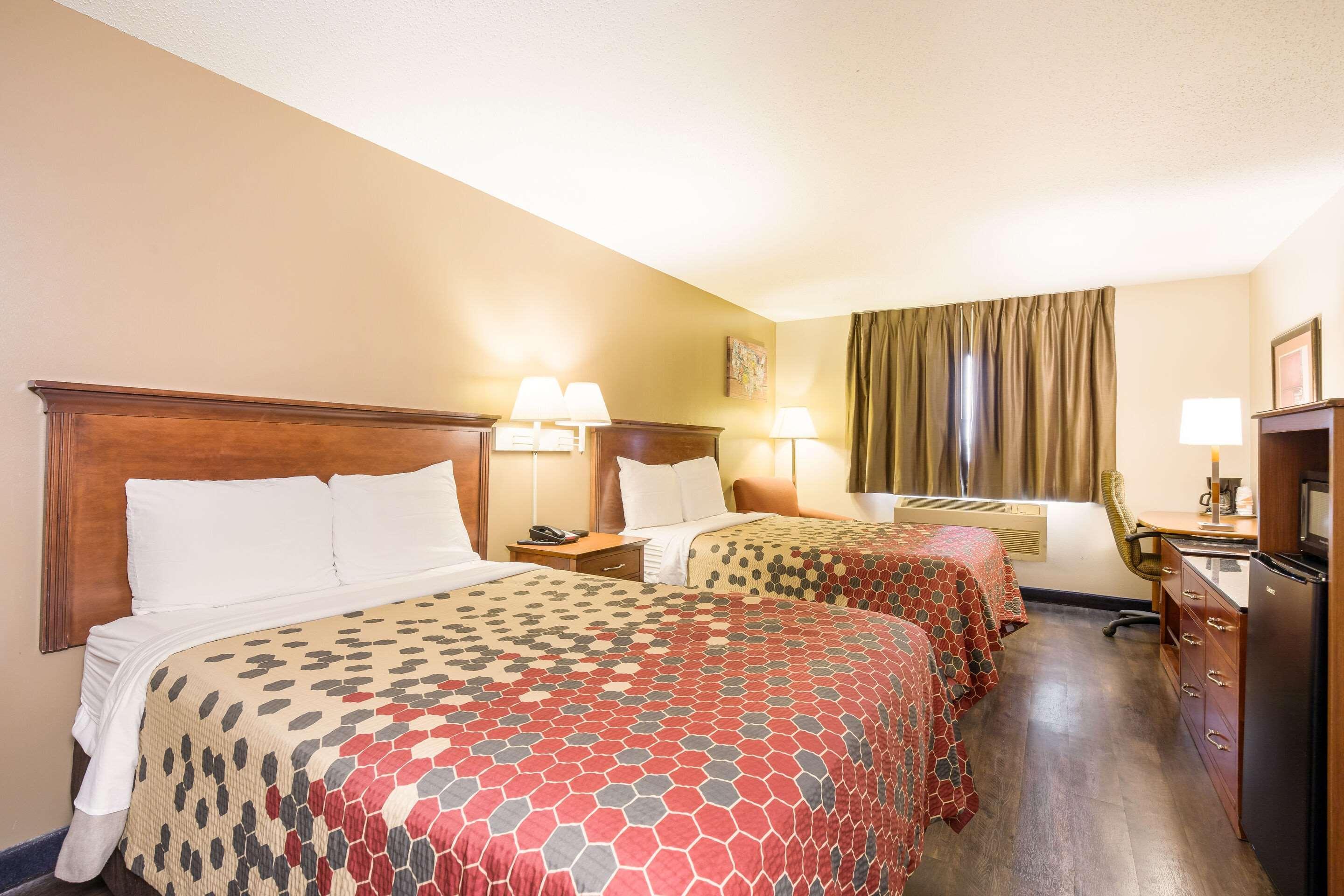 Econo Lodge Lake Mills Buitenkant foto