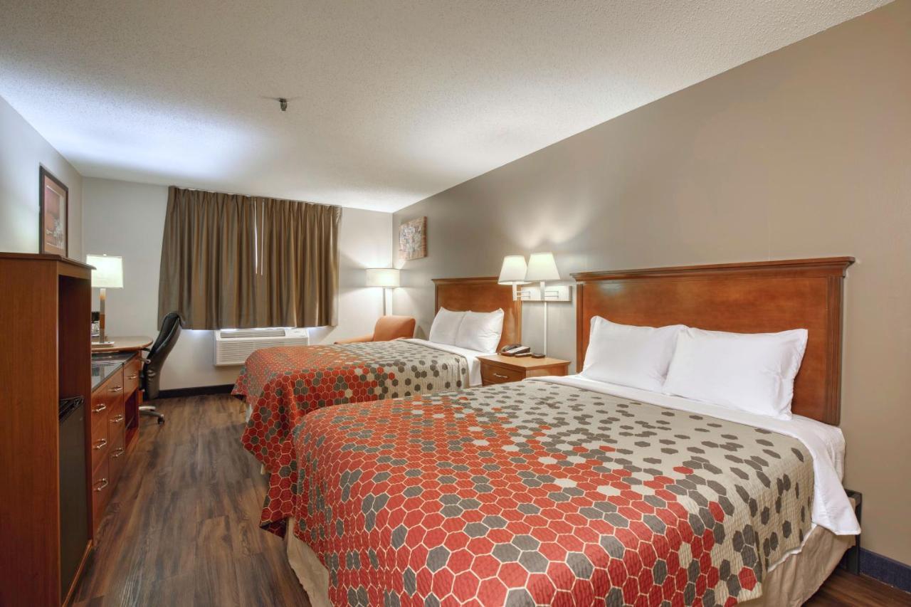 Econo Lodge Lake Mills Buitenkant foto