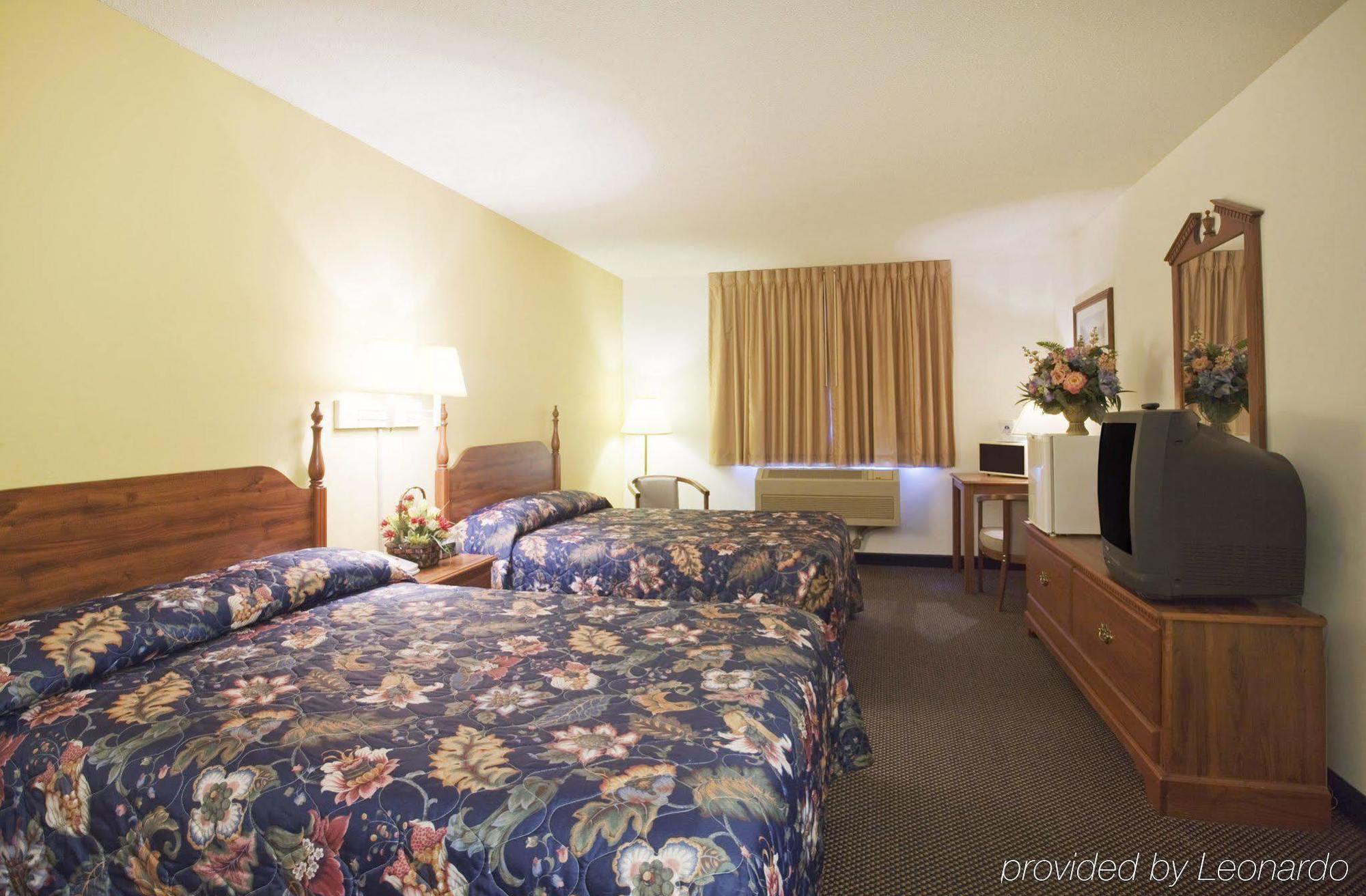 Econo Lodge Lake Mills Buitenkant foto