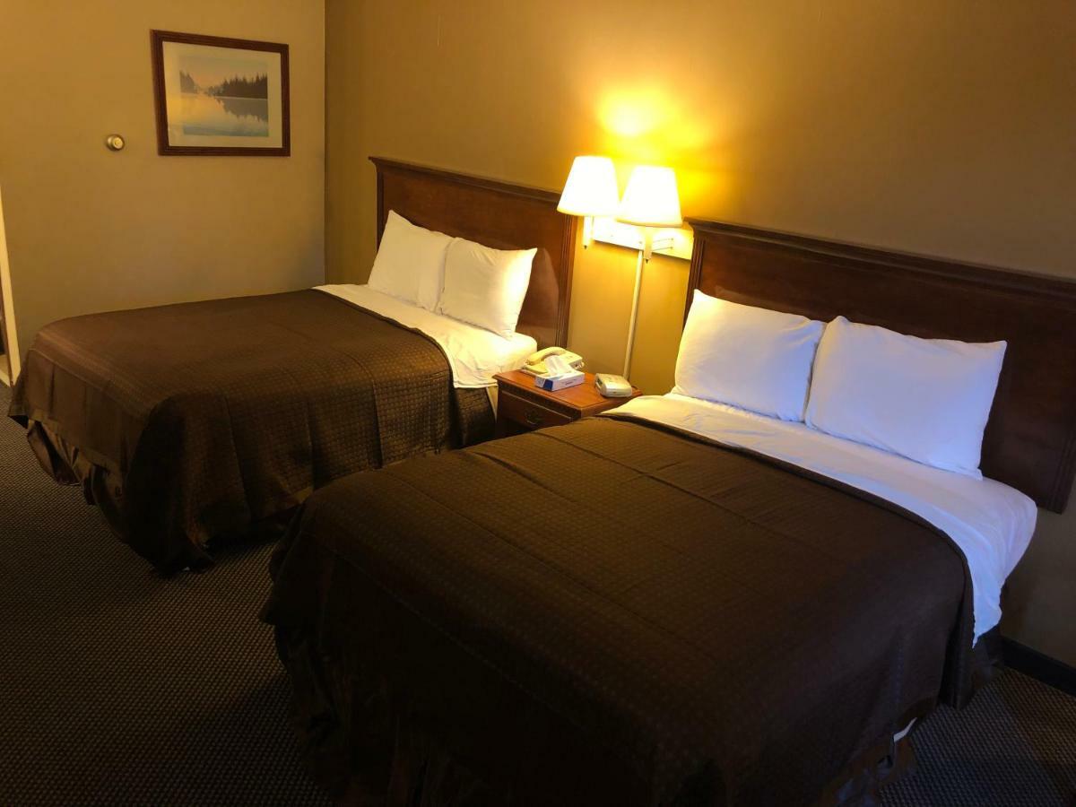 Econo Lodge Lake Mills Buitenkant foto