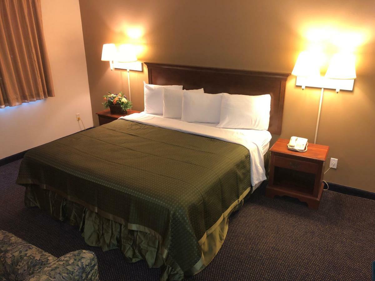 Econo Lodge Lake Mills Buitenkant foto