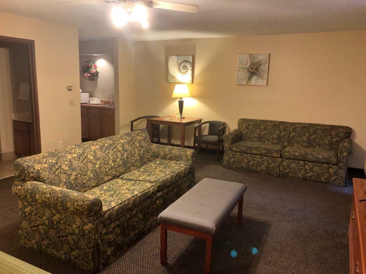 Econo Lodge Lake Mills Buitenkant foto